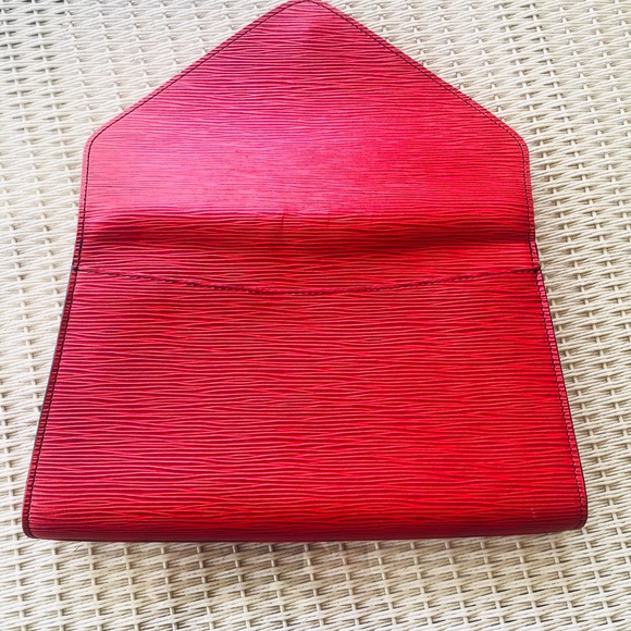 Authentic Louis Vuitton Carnime Red Epi Art Clutch - Picture 3 of 15